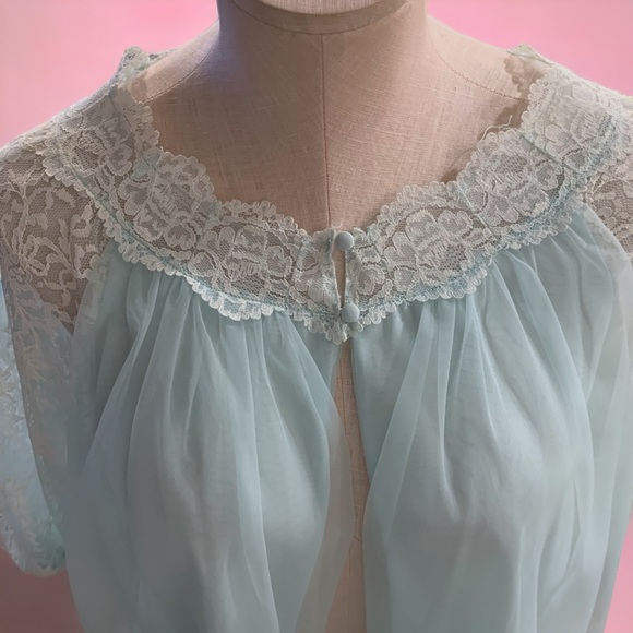 Vintage 1960’s Bed Jacket Hollywood Glamour. 🌸 Nylon Tricot in a very soft mint - Picture 1 of 8